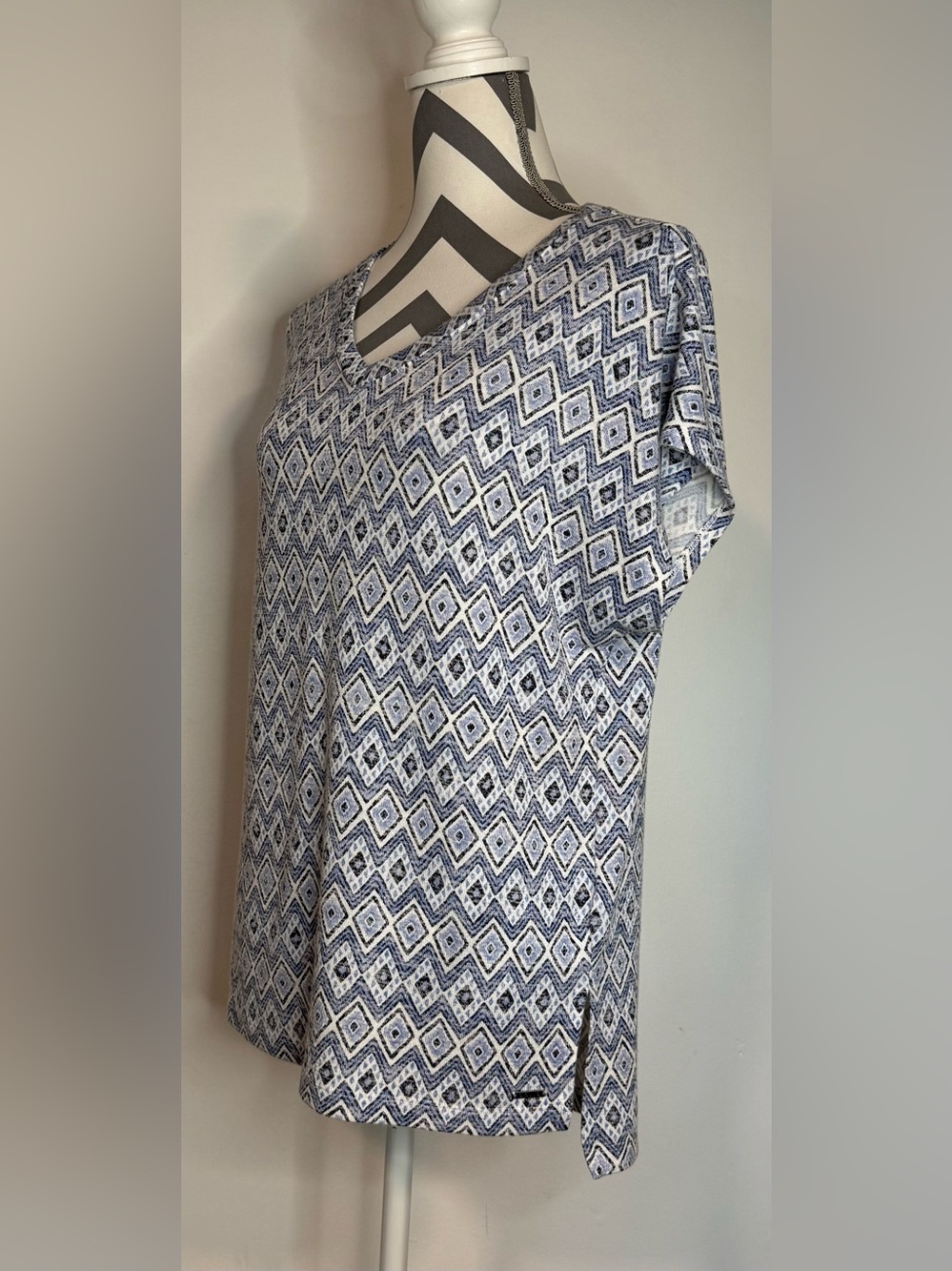 Orvis Women's Blue & White Aztec Geometric Hi-Low Tunic Top Size Small